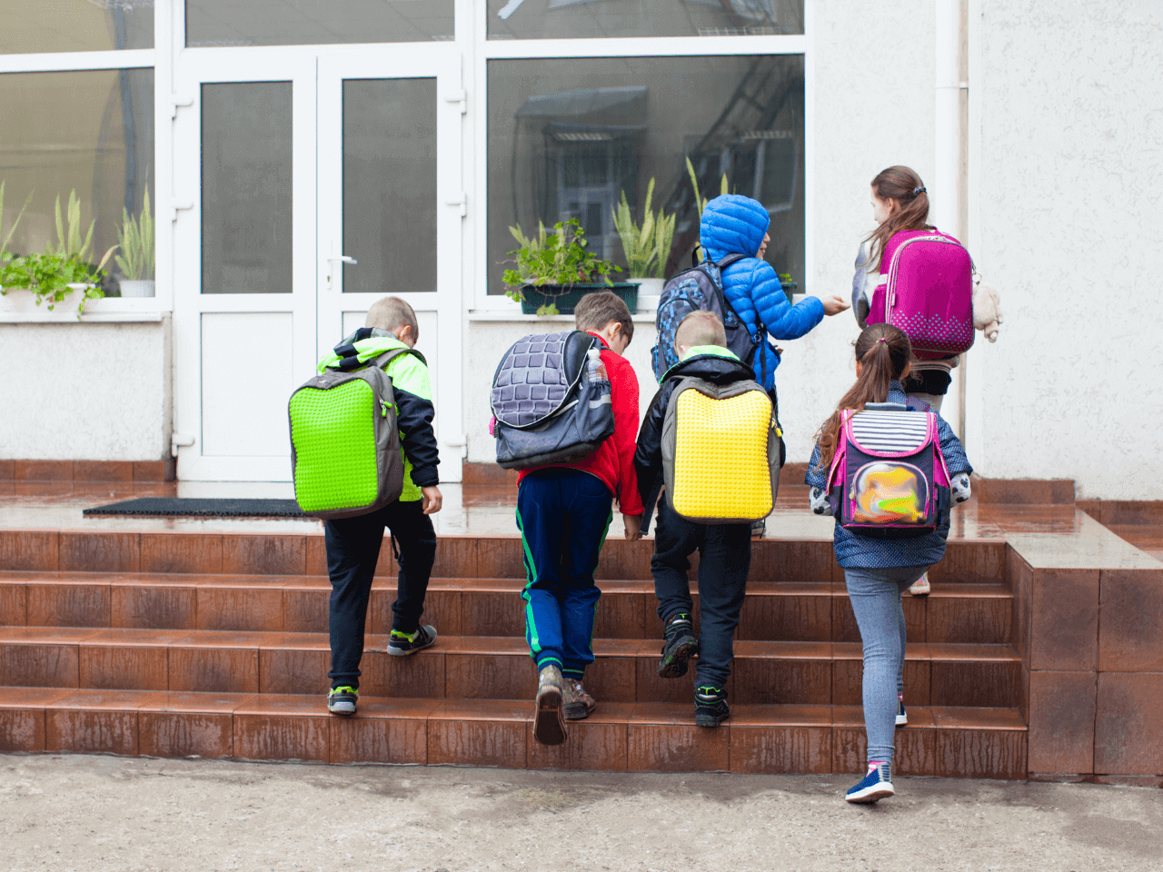 Училищни смени в България и по света: как влияят на учениците и учителите